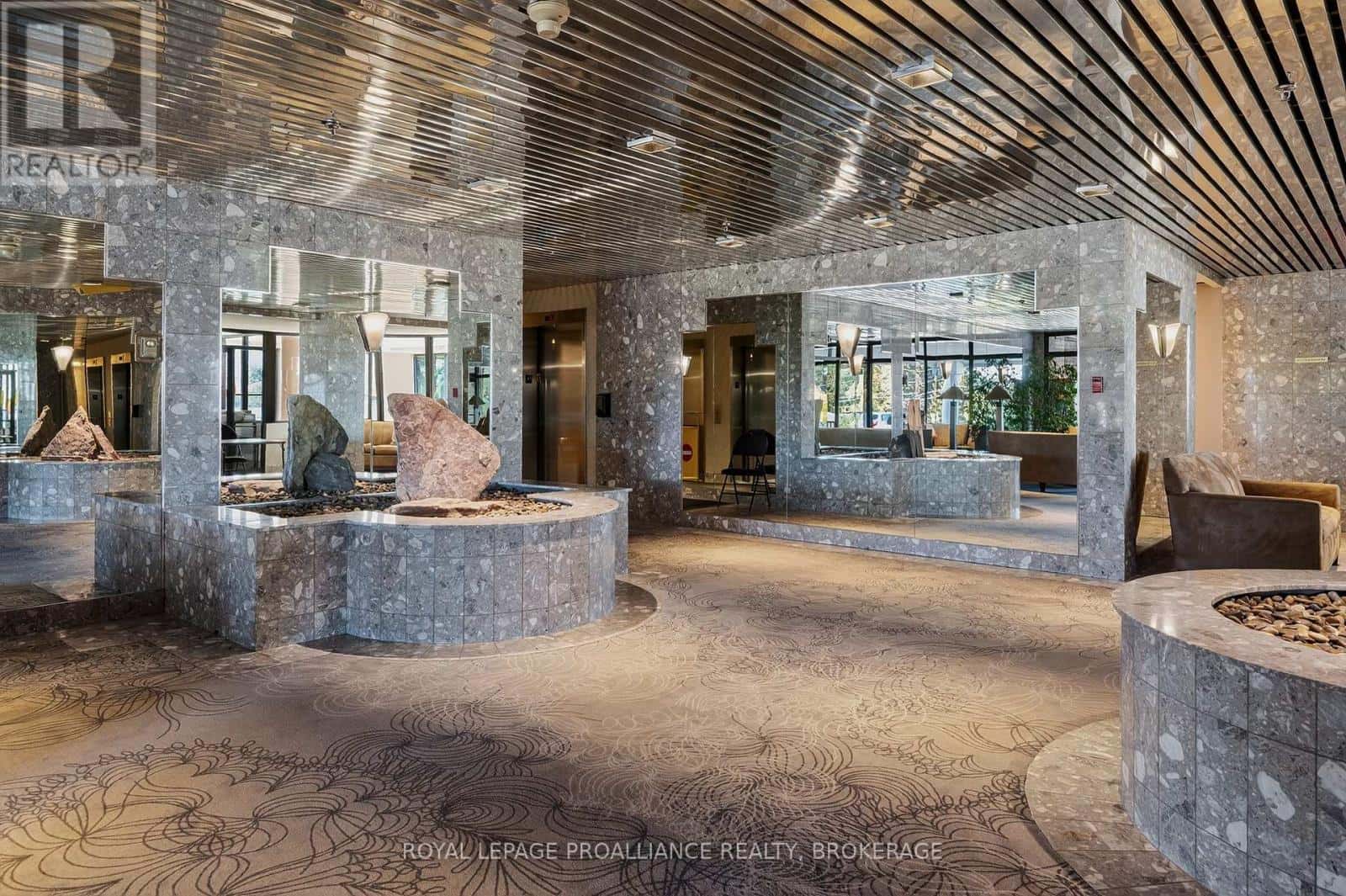 701 - 1000 KING STREET W — Kingston (Central City West), Ontario - Photo 4 of 50