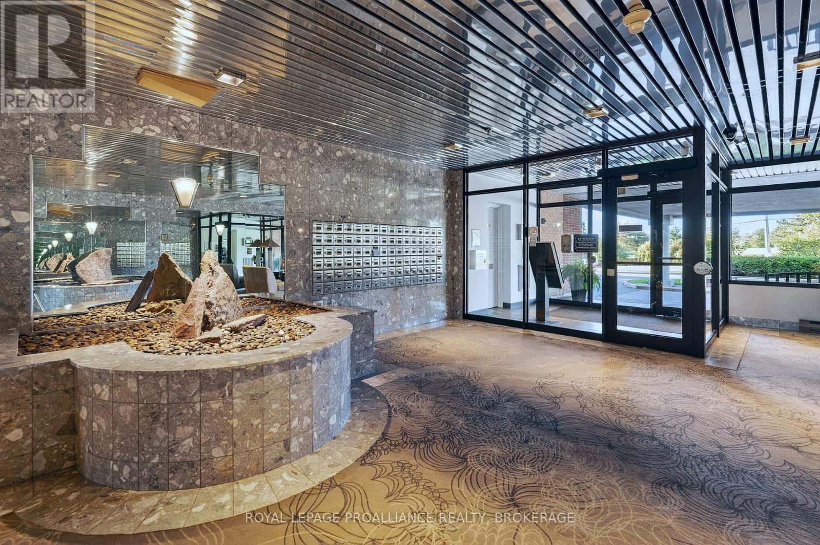 701 - 1000 KING STREET W — Kingston (Central City West), Ontario - Photo 5 of 50