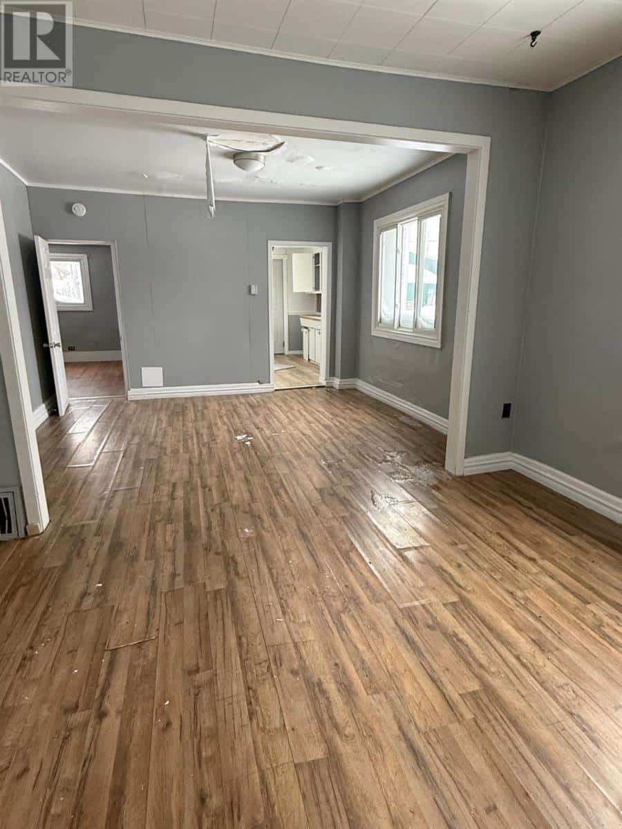 6 Spruce ST — Sault Ste. Marie, Ontario - Photo 4 of 15