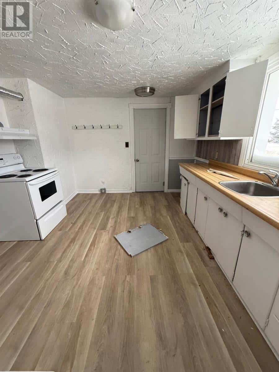 6 Spruce ST — Sault Ste. Marie, Ontario - Photo 5 of 15