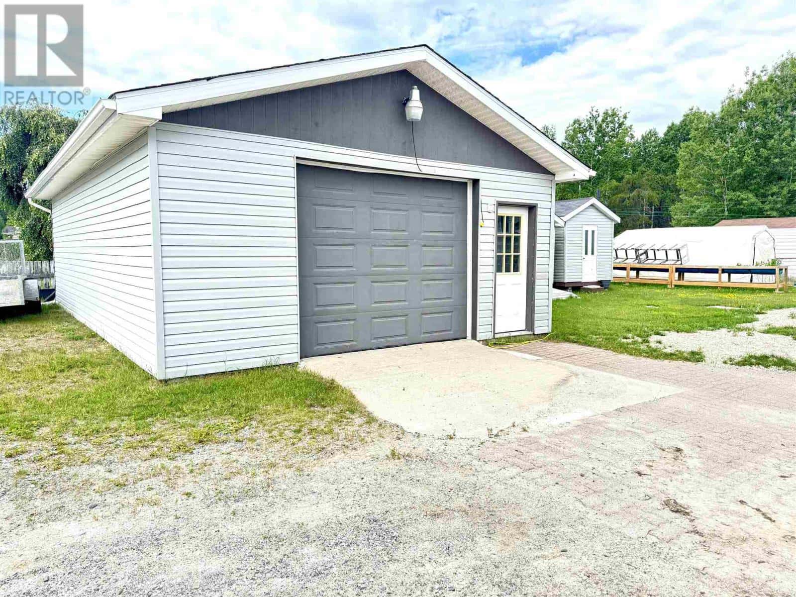 833 Des Rosiers RUE — Dubreuilville, Ontario - Photo 4 of 32