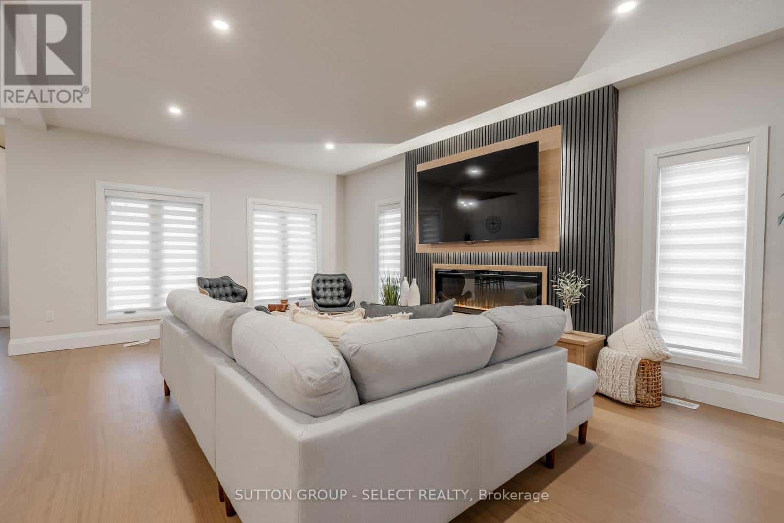 6343 HEATHWOODS AVENUE — London South (South V), Ontario - Photo 4 of 33