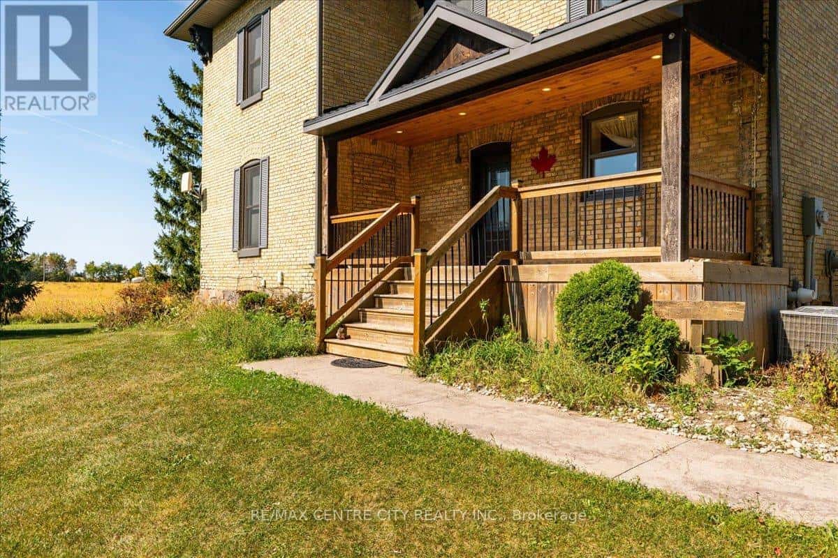 9516 ARGYLE STREET E — North Middlesex (Ailsa Craig), Ontario - Photo 5 of 38