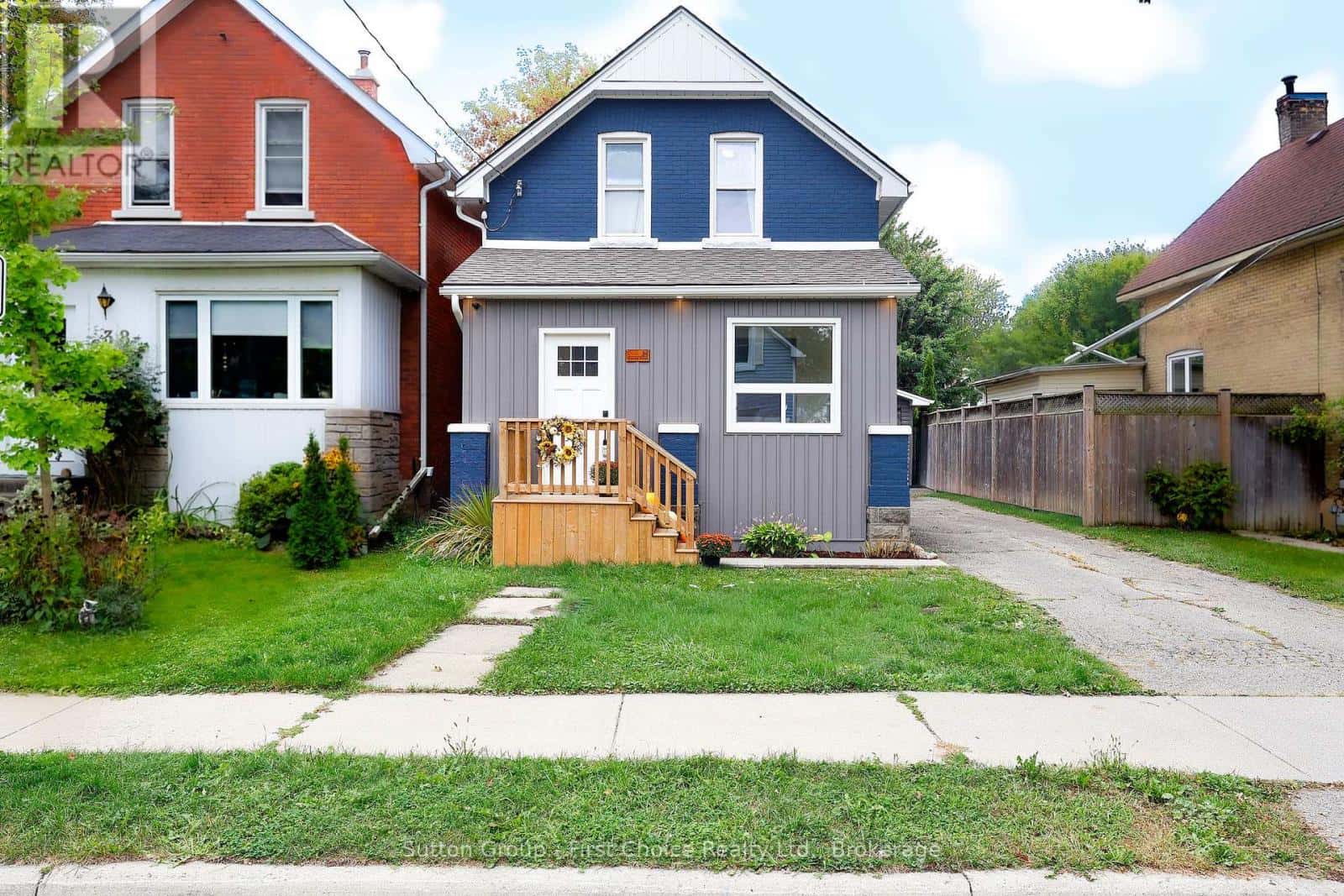 36 MCNAB STREET — Stratford, Ontario - Photo 2 of 50