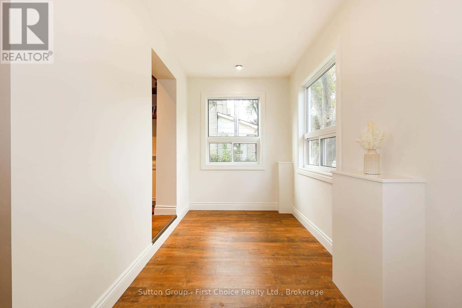 36 MCNAB STREET — Stratford, Ontario - Photo 5 of 50