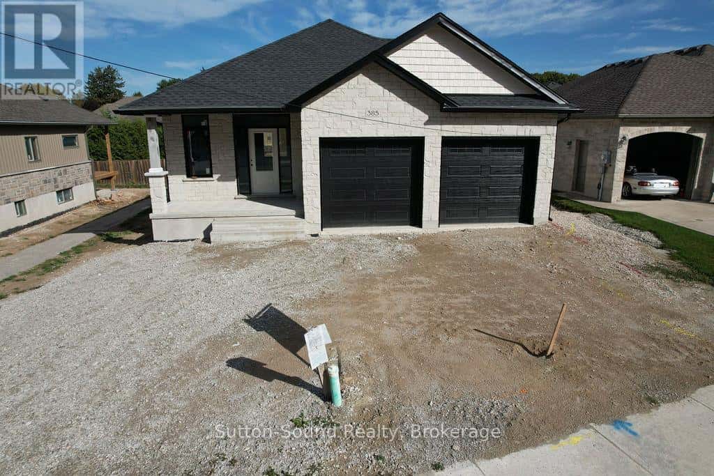 385 6TH AVENUE W — Owen Sound, Ontario - Photo 3 of 3