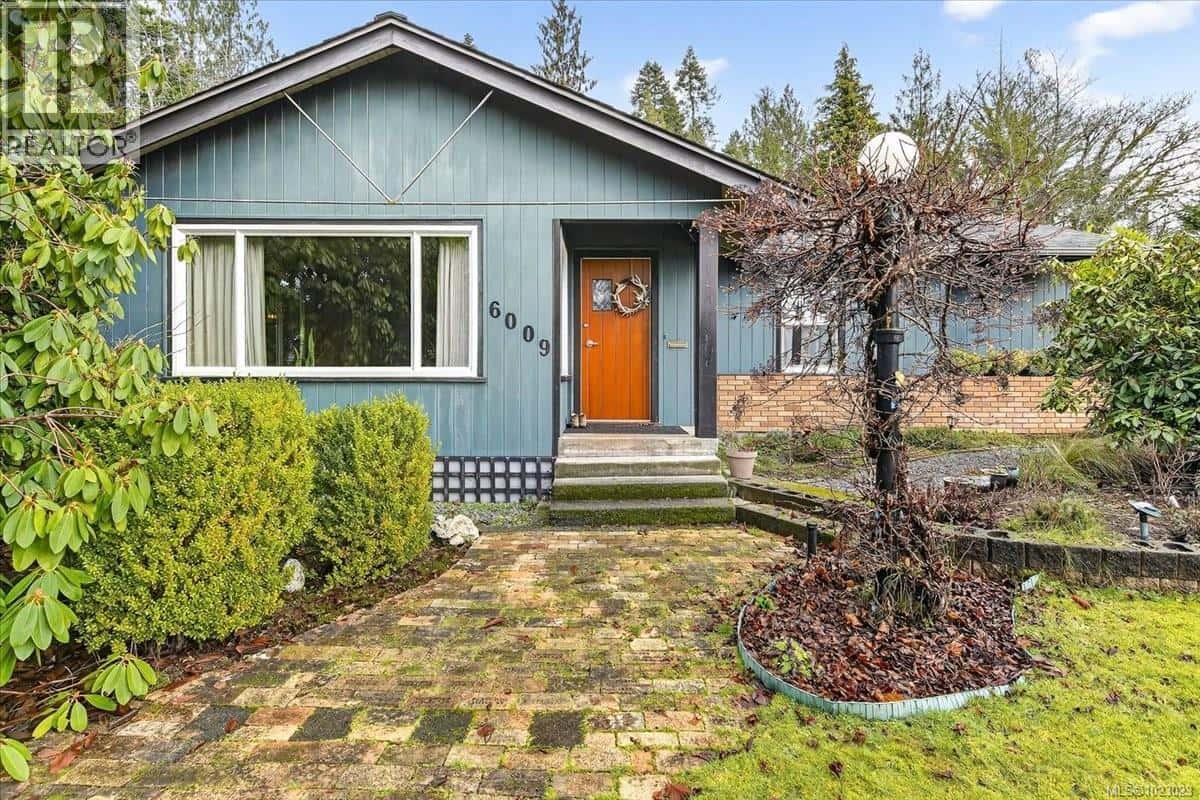 6009 River Rd — Port Alberni, British Columbia - Photo 2 of 55