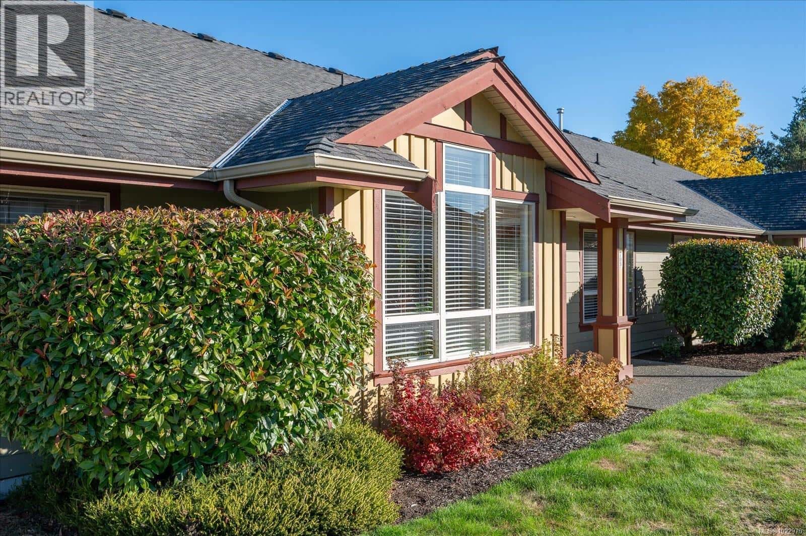 703 261 Mills St — Parksville, British Columbia - Photo 2 of 29