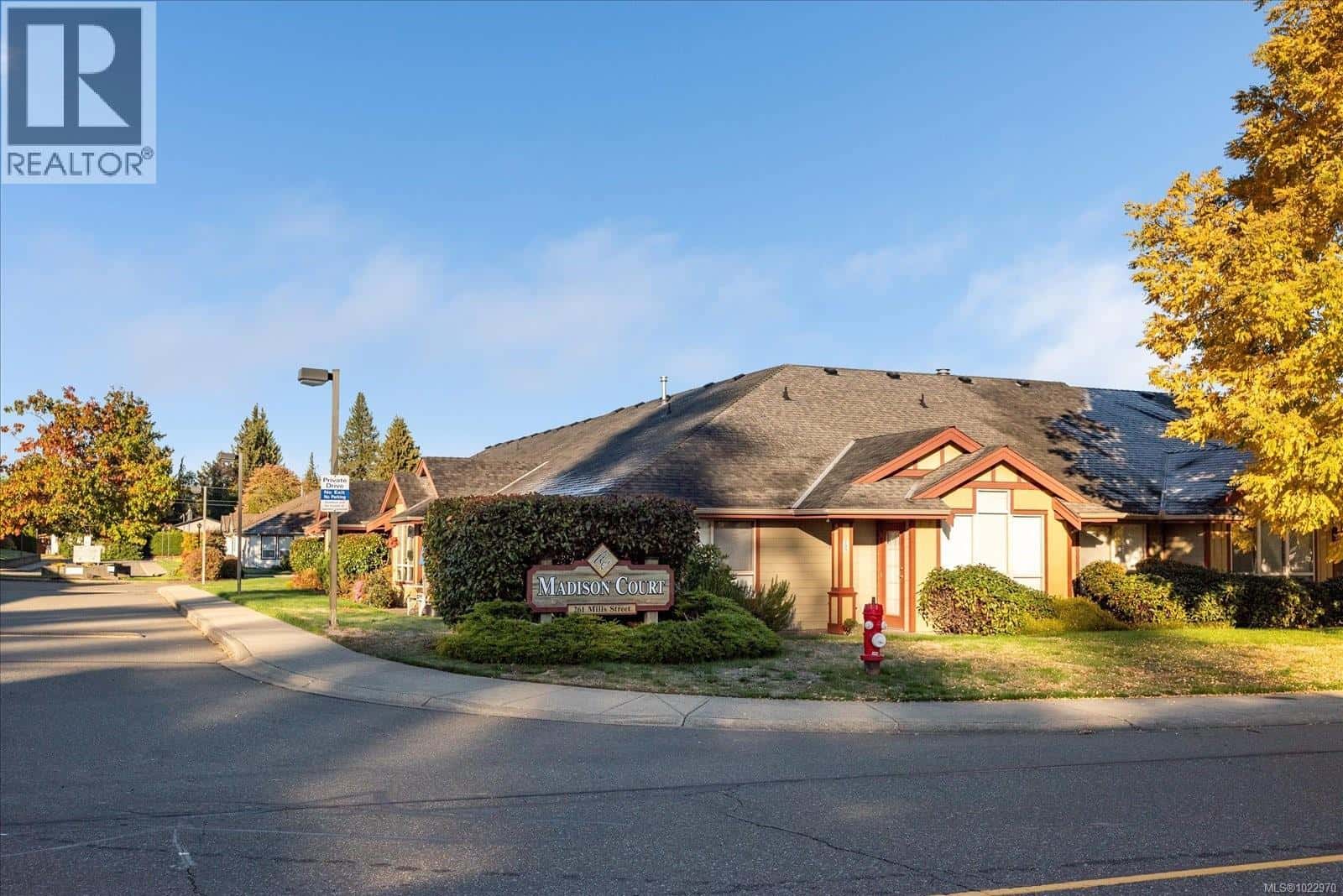 703 261 Mills St — Parksville, British Columbia - Photo 3 of 29