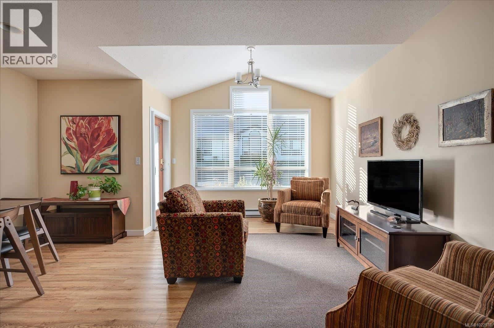 703 261 Mills St — Parksville, British Columbia - Photo 4 of 29