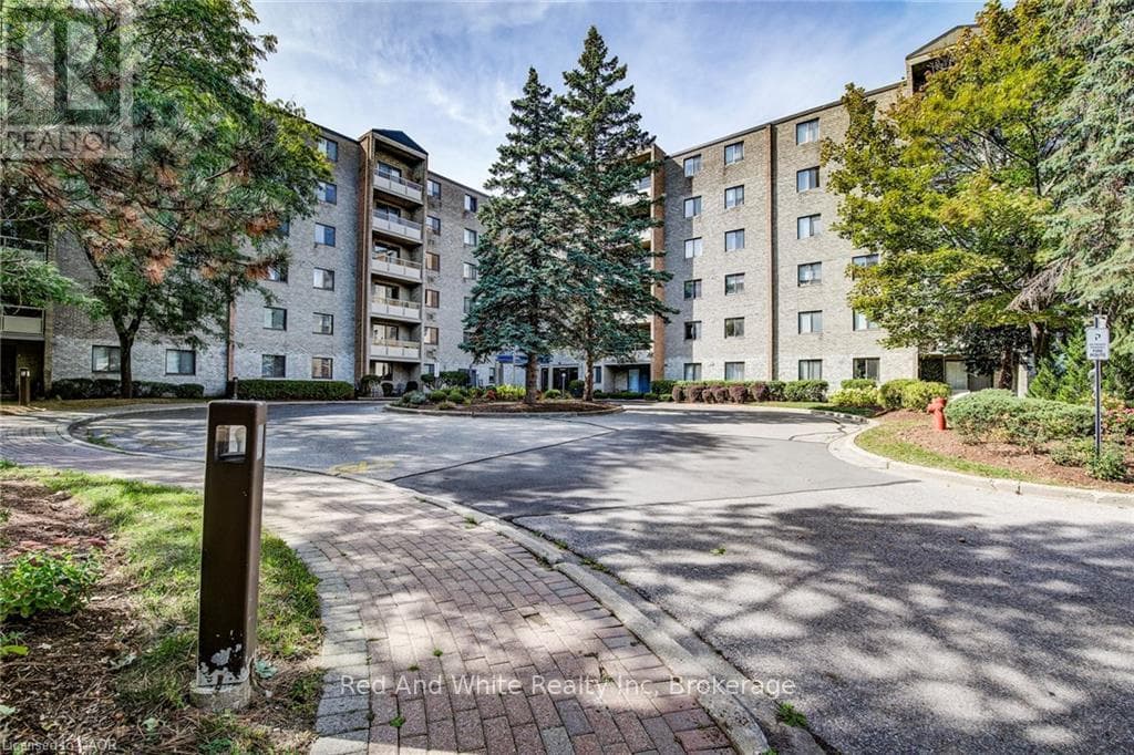 405 - 89 WESTWOOD ROAD — Guelph (Willow West/Sugarbush/West Acres), Ontario - Main photo