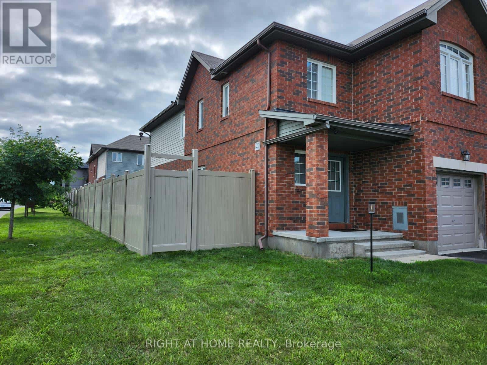 237 KINGSWELL STREET — Ottawa, Ontario - Photo 3 of 28