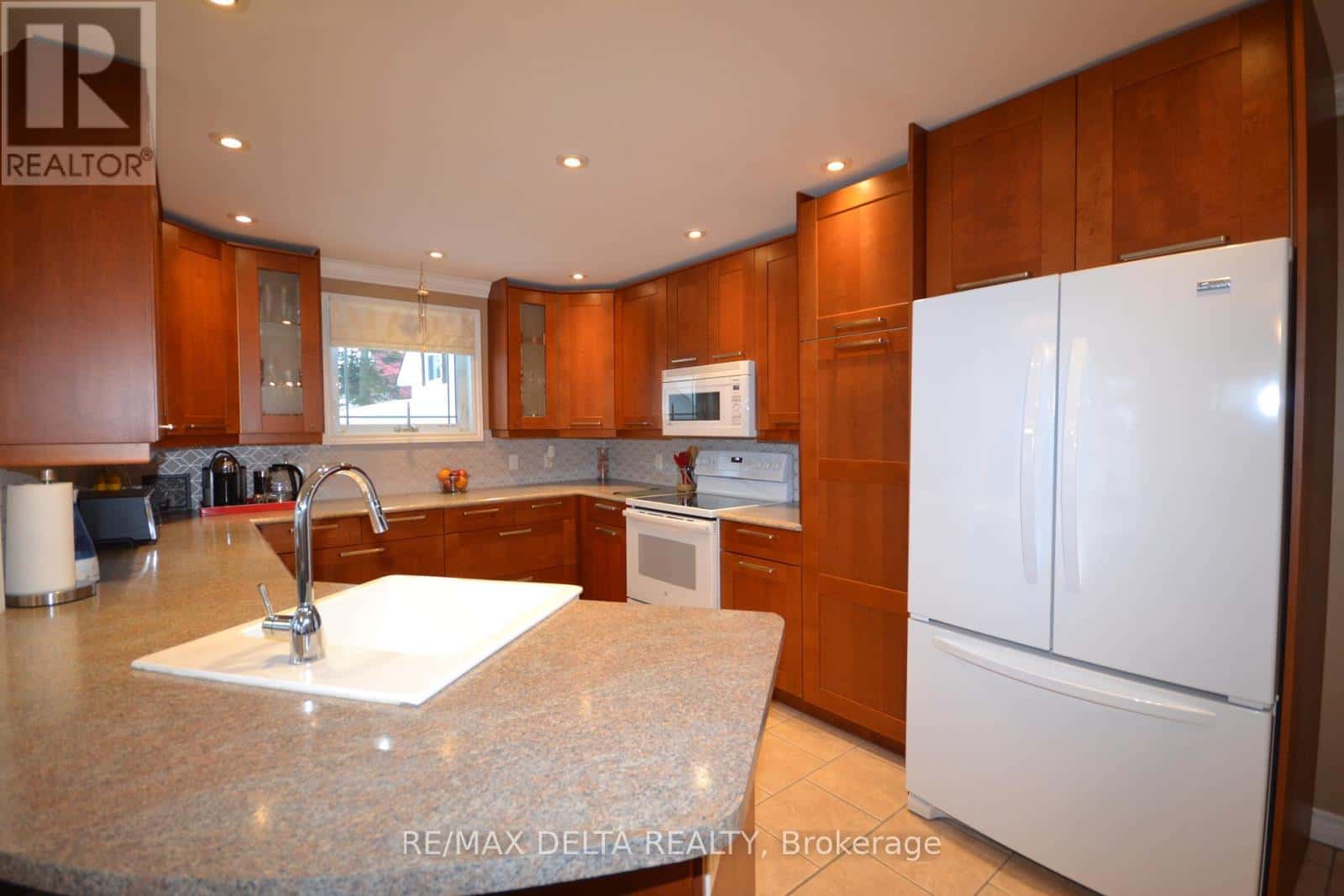 909 CHAPMAN STREET — Clarence-Rockland, Ontario - Photo 3 of 28