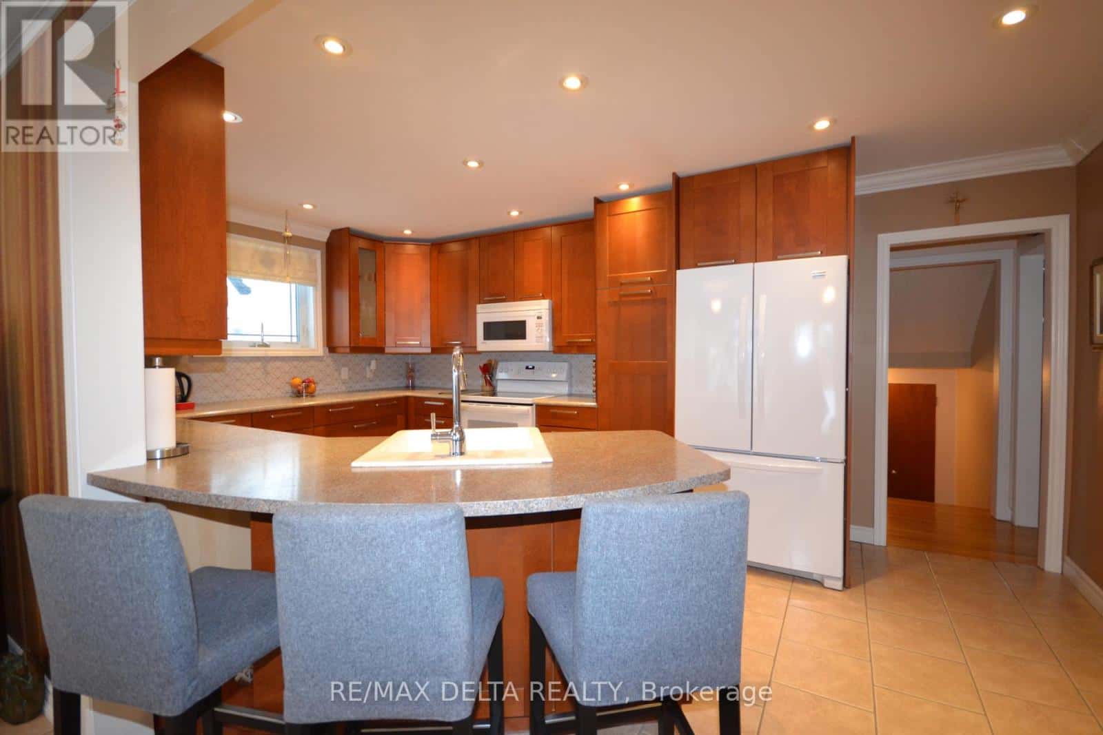 909 CHAPMAN STREET — Clarence-Rockland, Ontario - Photo 5 of 28