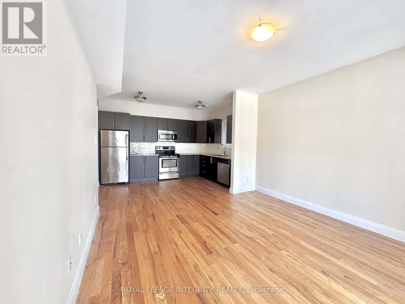 138 KING GEORGE STREET — Ottawa, Ontario - Photo 4 of 11