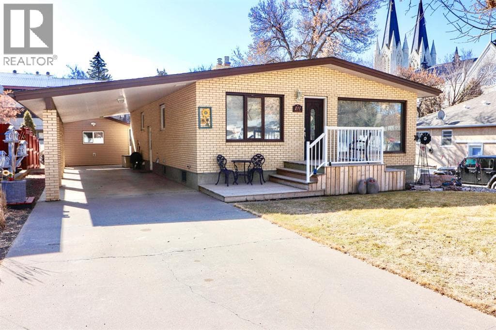 211 3 Street NE — Medicine Hat, Alberta - Main photo