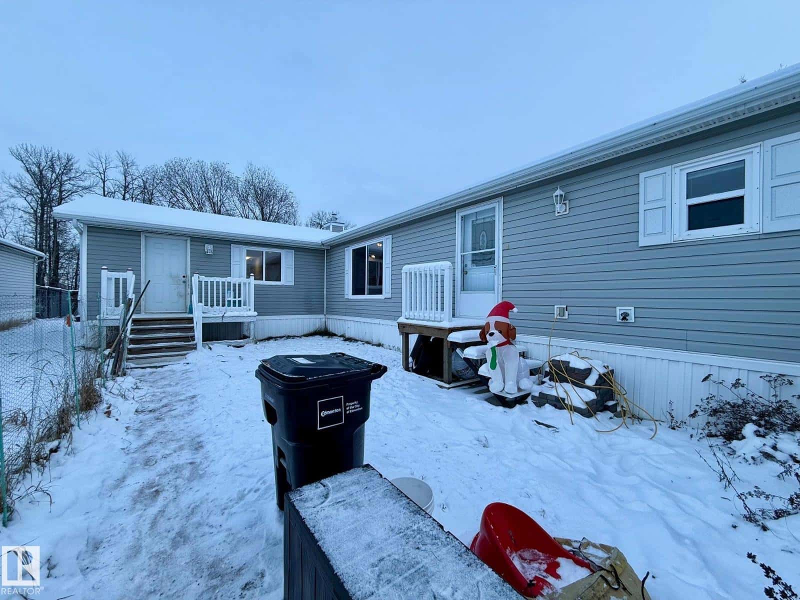 2958 Lakewood DR NW NW — Edmonton, Alberta - Photo 2 of 26