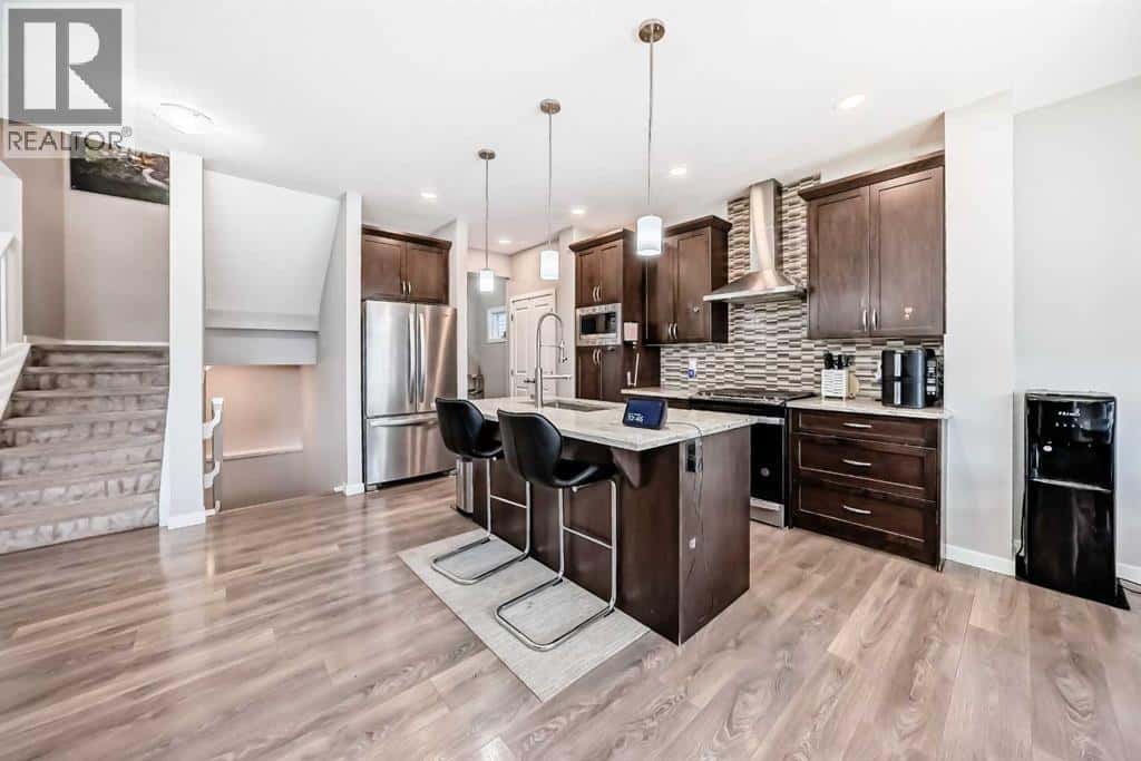 752 Midtown Drive SW — Airdrie, Alberta - Photo 4 of 39