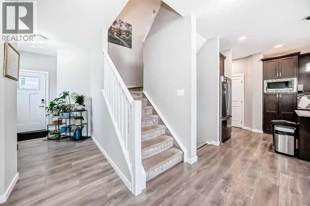 752 Midtown Drive SW — Airdrie, Alberta - Photo 3 of 39