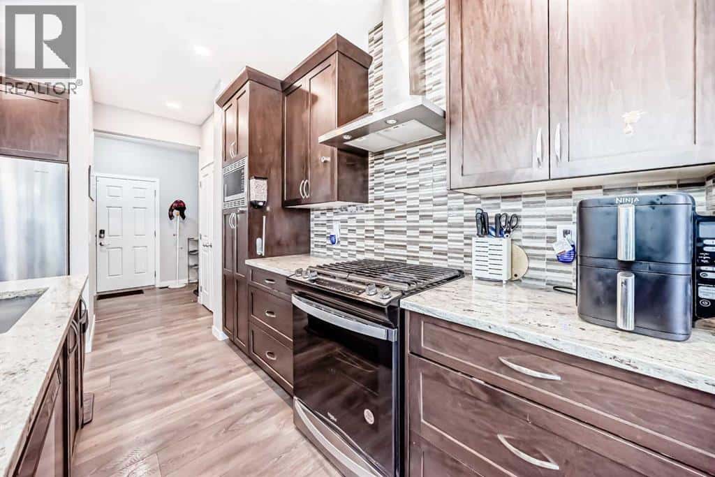 752 Midtown Drive SW — Airdrie, Alberta - Photo 5 of 39