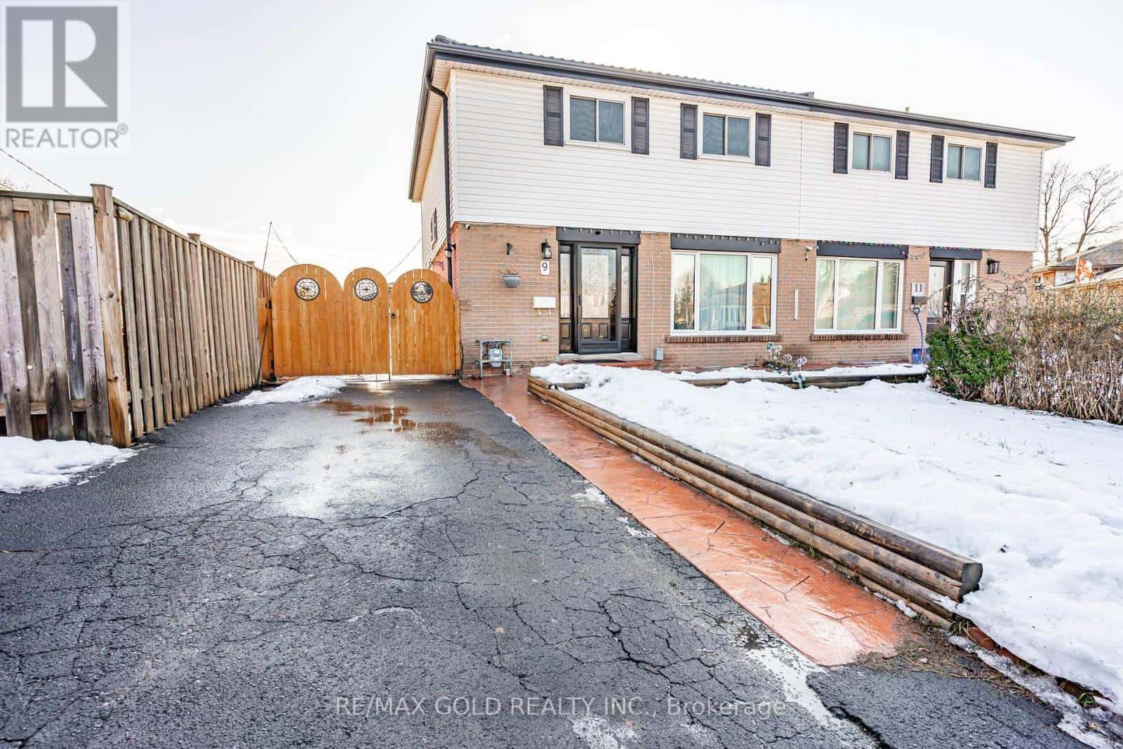 9 DALTON PLACE — Brampton (Southgate), Ontario - Photo 2 of 41