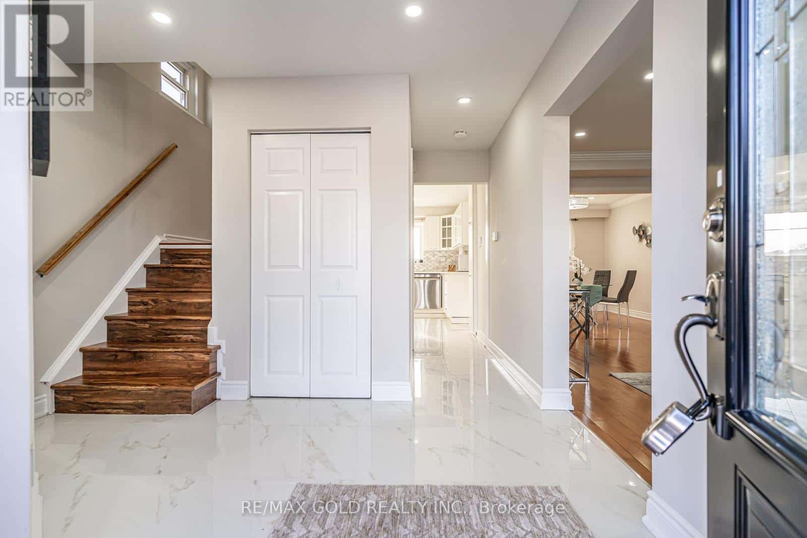 9 DALTON PLACE — Brampton (Southgate), Ontario - Photo 4 of 41