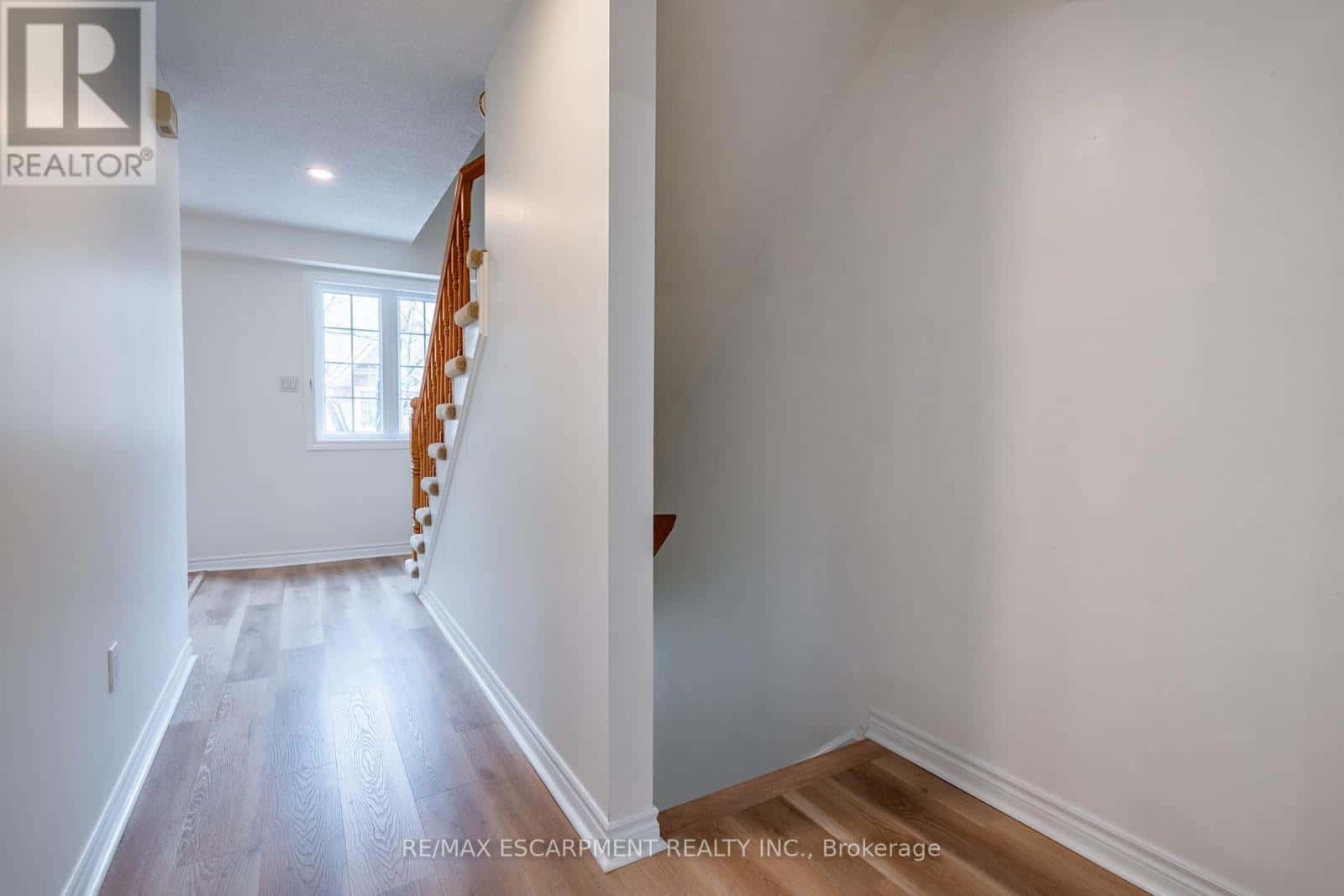 246 - 2075 WALKERS LINE W — Burlington (Rose), Ontario - Photo 4 of 39