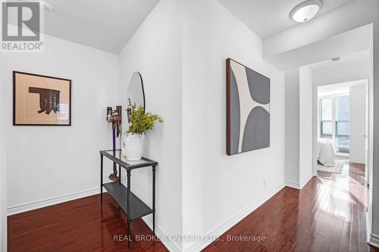 1005 - 1 ELM DRIVE W — Mississauga (City Centre), Ontario - Photo 3 of 19