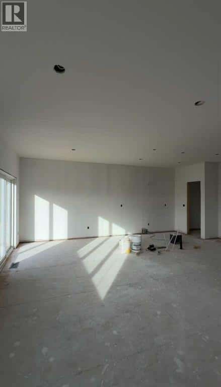 393 Rivergrove Chase W — Lethbridge, Alberta - Photo 2 of 15