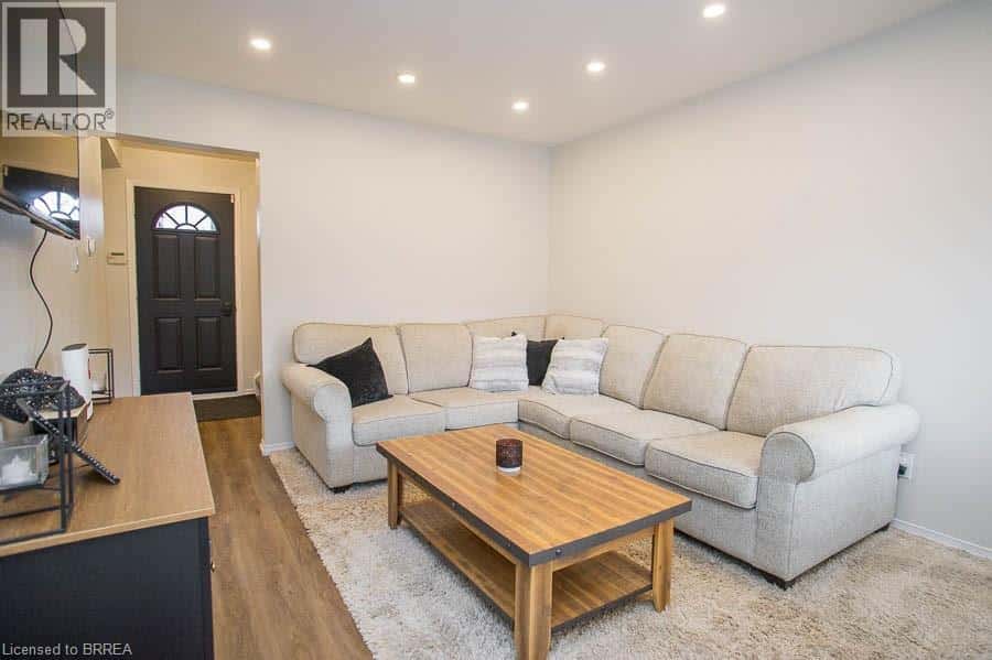 273 ELGIN Street Unit# 52 — Brantford, Ontario - Photo 4 of 27