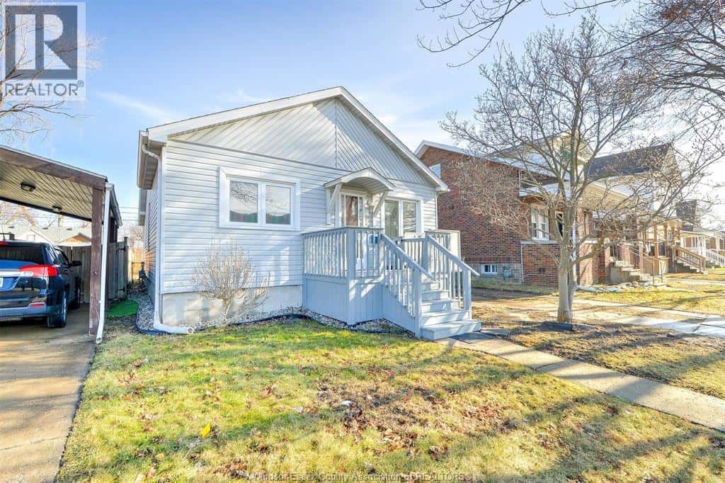 2254 CADILLAC — Windsor, Ontario - Photo 2 of 32