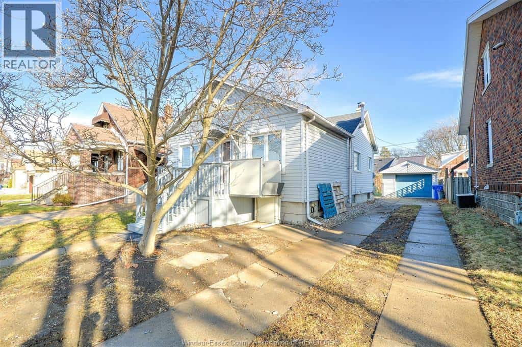 2254 CADILLAC — Windsor, Ontario - Photo 3 of 32