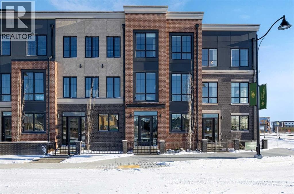 12 Greenwich Heath NW — Calgary, Alberta - Main photo