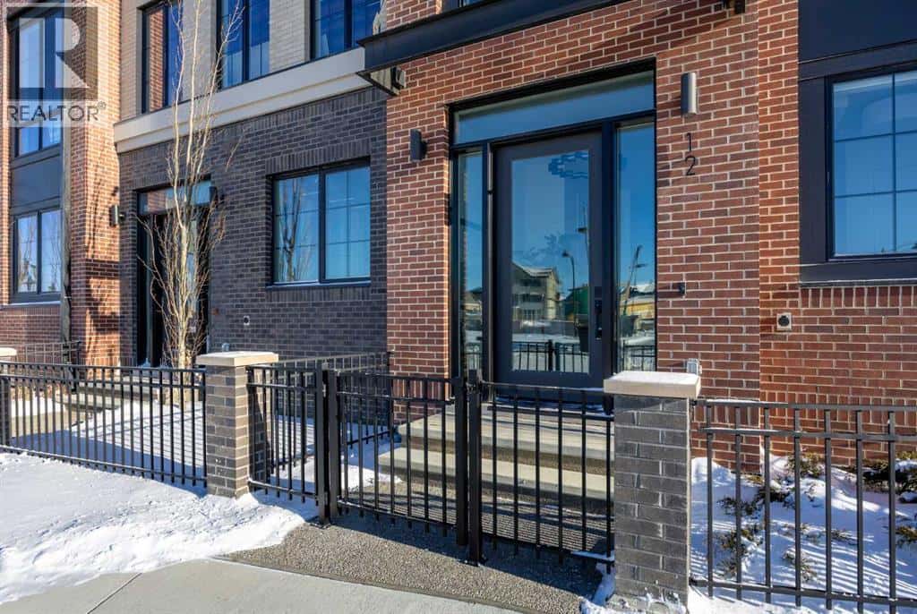 12 Greenwich Heath NW — Calgary, Alberta - Photo 2 of 49