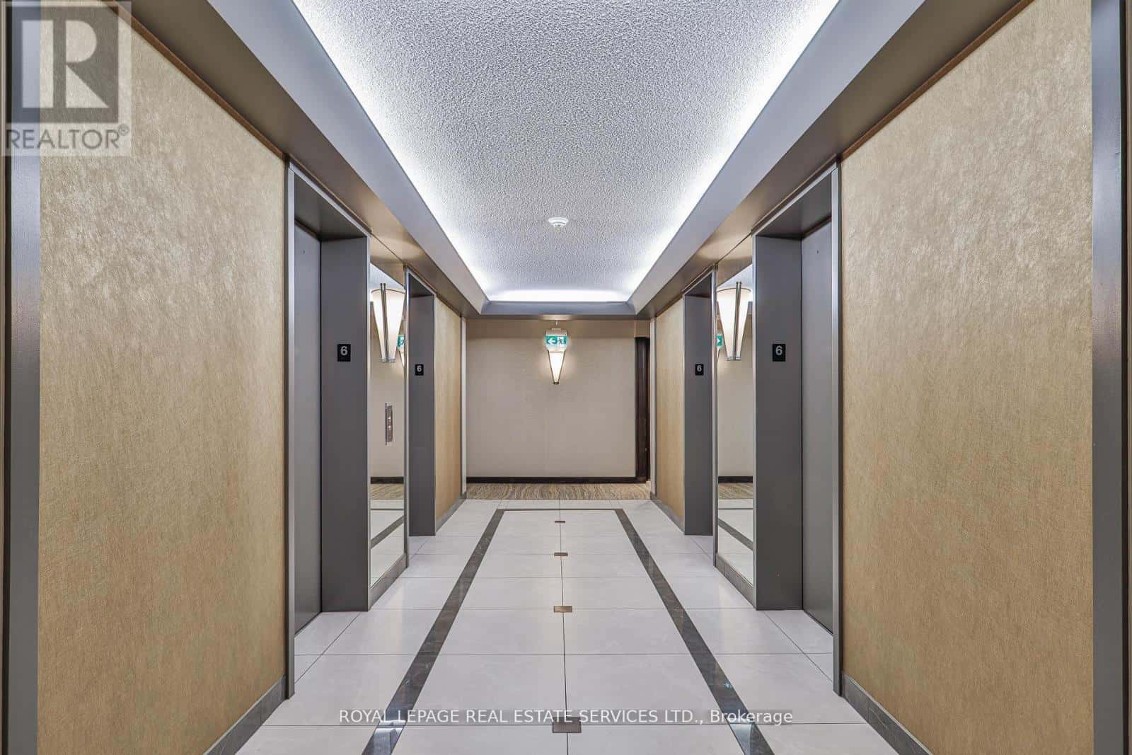 611 - 2269 LAKE SHORE BOULEVARD W — Toronto (Mimico), Ontario - Photo 2 of 24