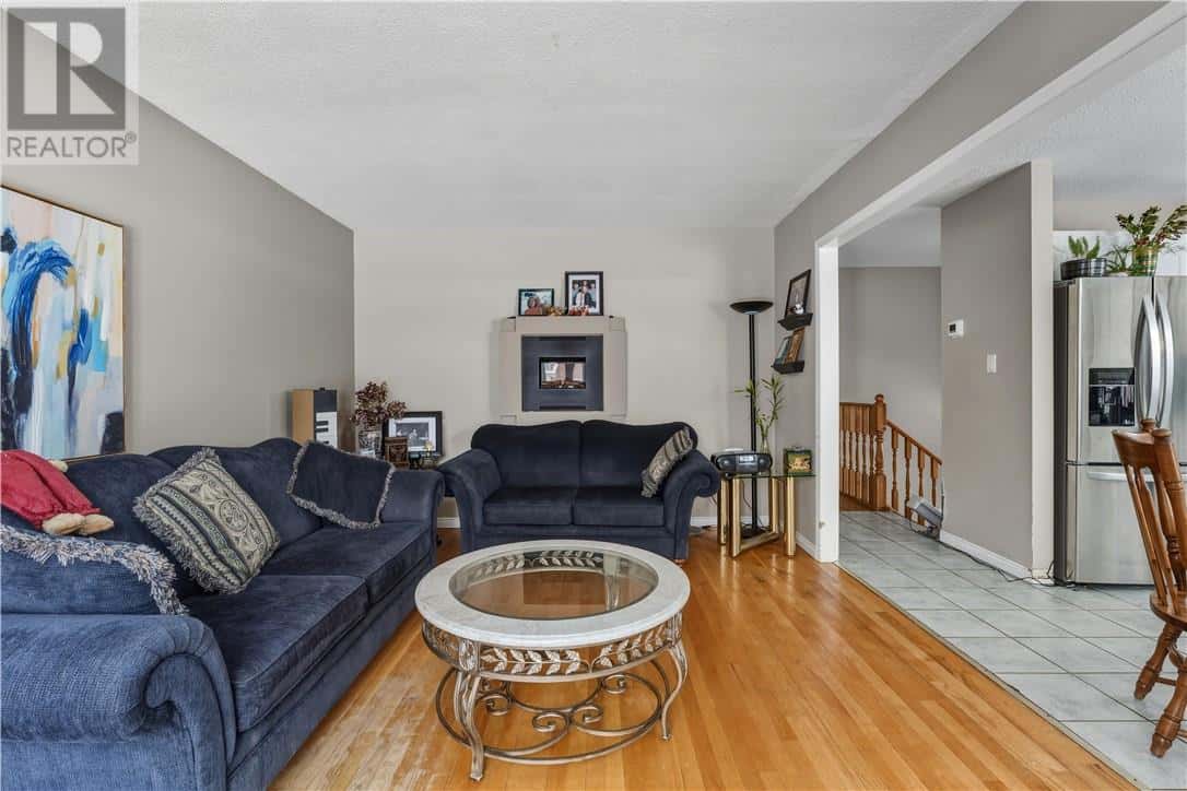 4500 Caroline Avenue — Sudbury, Ontario - Photo 4 of 28