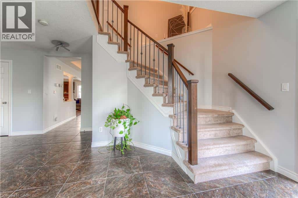 139 PEBBLECREEK Drive — Kitchener, Ontario - Photo 5 of 44