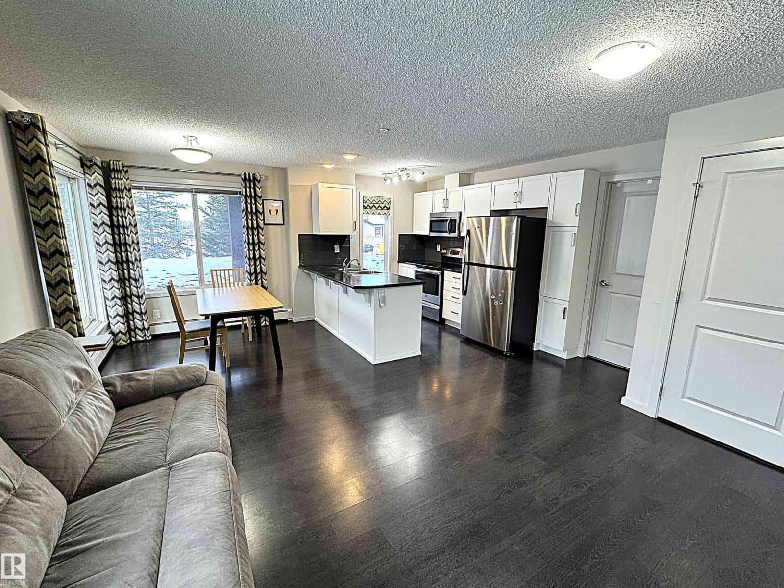 #117 5521 7 AV SW — Edmonton, Alberta - Photo 2 of 22