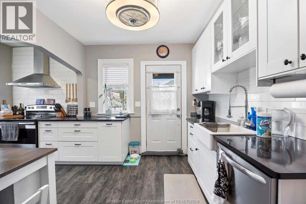 822 FAIRVIEW BOULEVARD — Windsor, Ontario - Photo 4 of 17