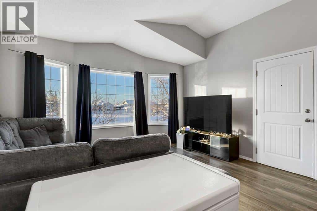 12505 97B Street — Grande Prairie, Alberta - Photo 2 of 29