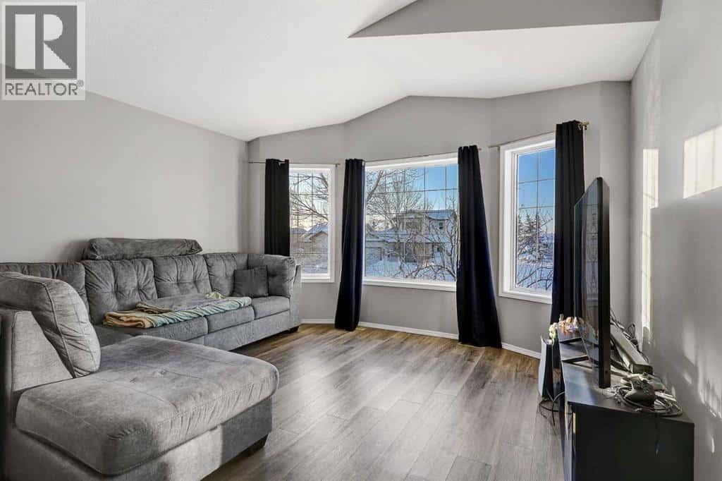 12505 97B Street — Grande Prairie, Alberta - Photo 3 of 29