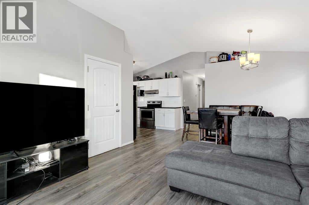 12505 97B Street — Grande Prairie, Alberta - Photo 4 of 29