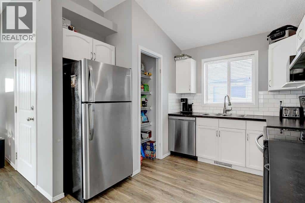 12505 97B Street — Grande Prairie, Alberta - Photo 5 of 29