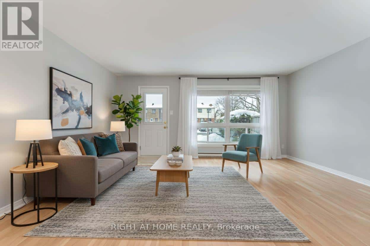 25B BERTONA STREET — Ottawa, Ontario - Photo 5 of 32