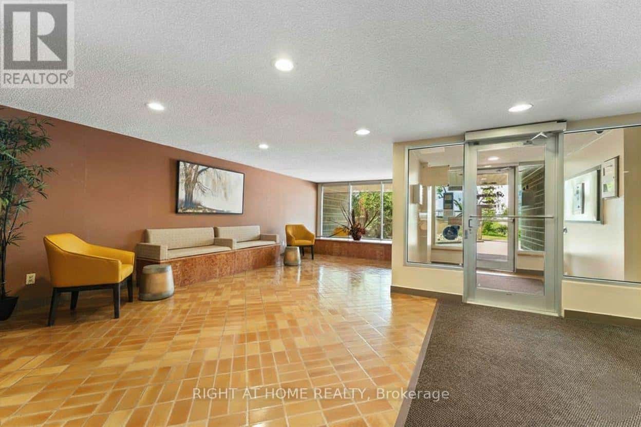 903 - 555 BRITTANY DRIVE — Ottawa, Ontario - Photo 3 of 30