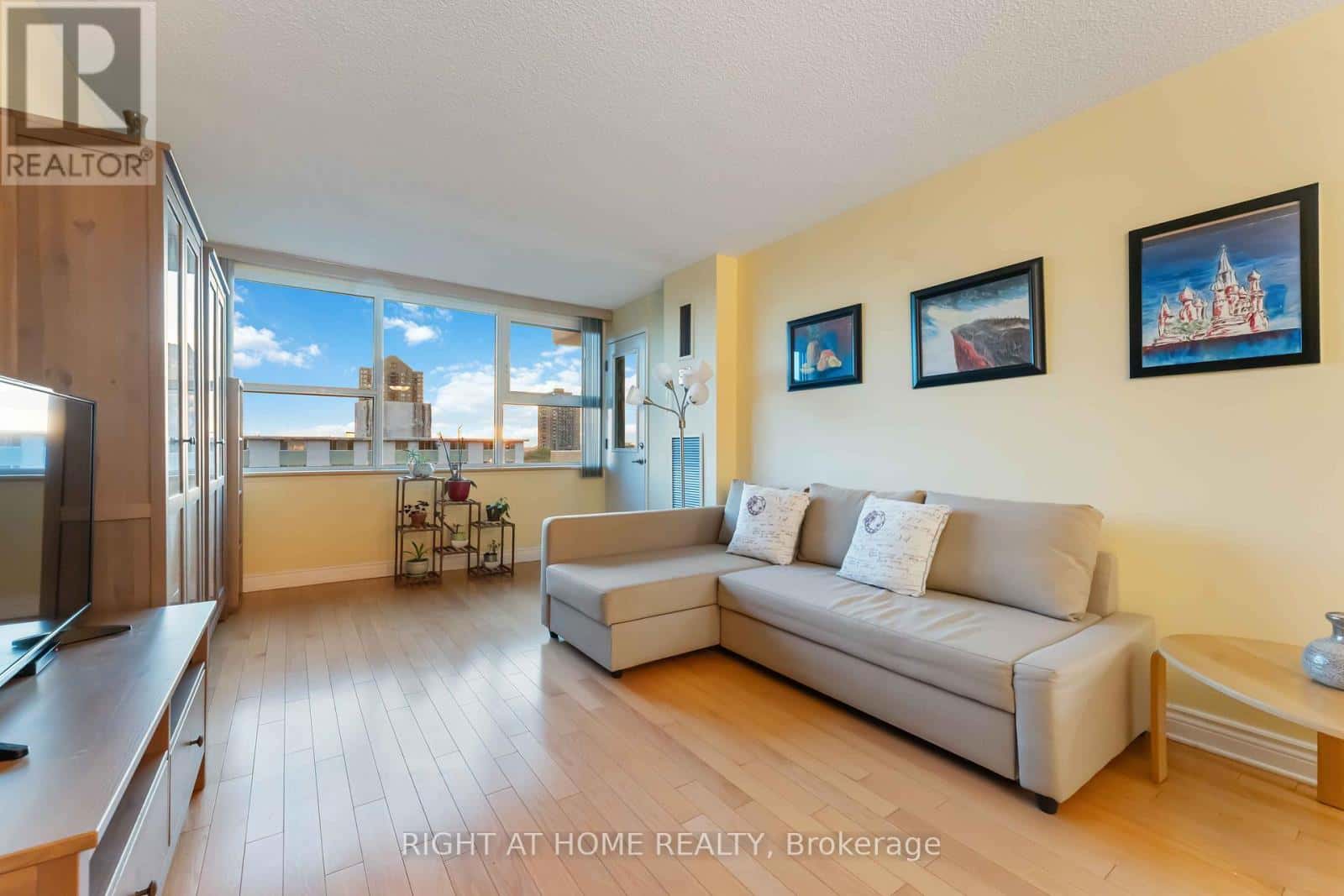 903 - 555 BRITTANY DRIVE — Ottawa, Ontario - Photo 5 of 30