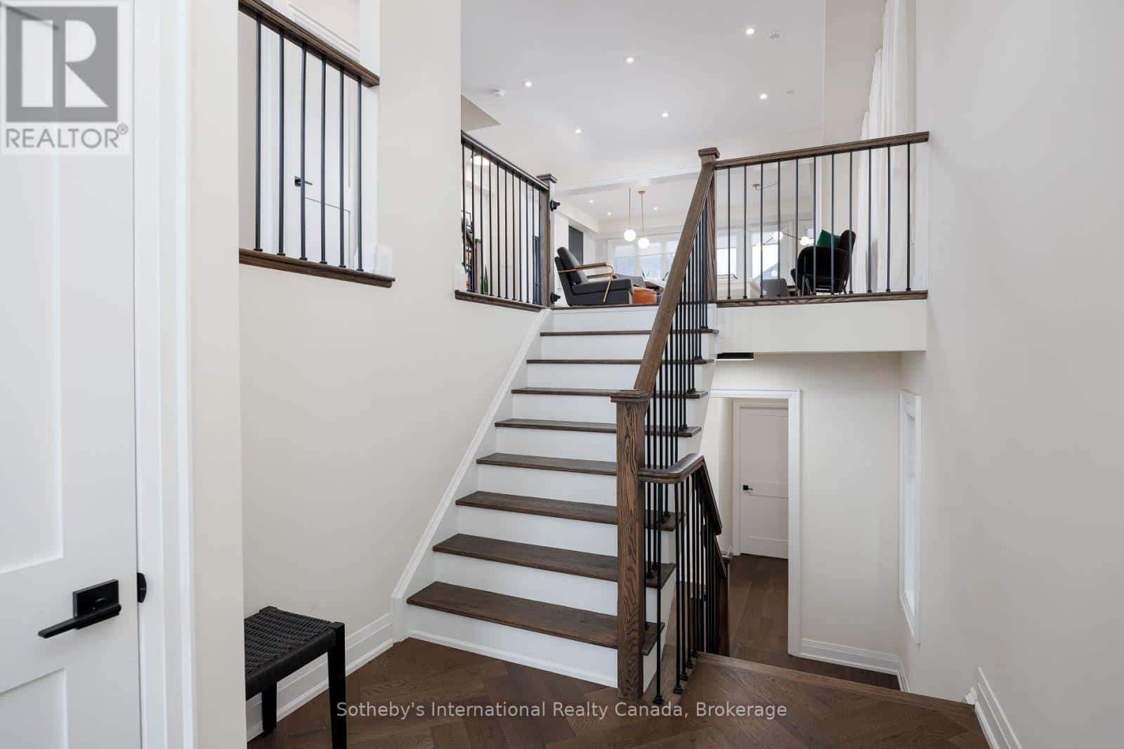 1478 YELLOW ROSE CIRCLE — Oakville (GA Glen Abbey), Ontario - Photo 5 of 33