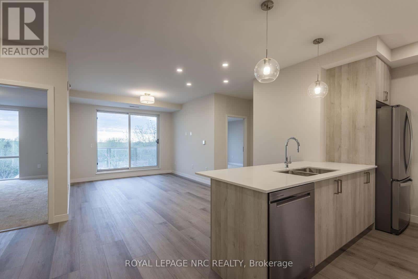 602 - 118 WEST STREET — Port Colborne (Sugarloaf), Ontario - Photo 4 of 22