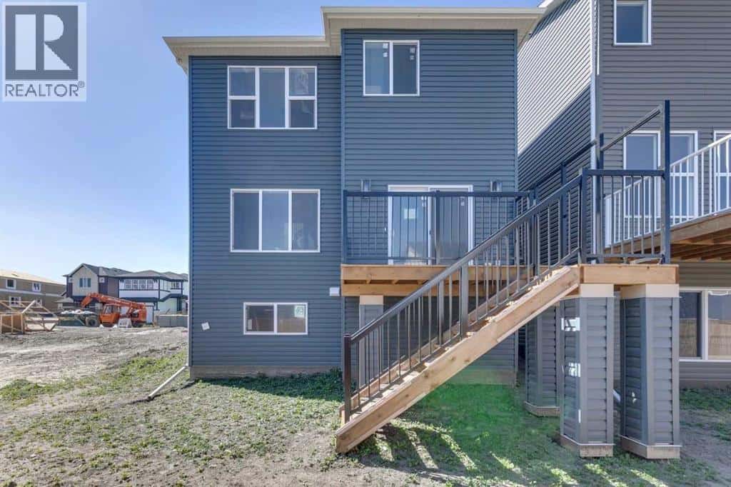 92 Amblefield Grove NW — Calgary, Alberta - Photo 3 of 41