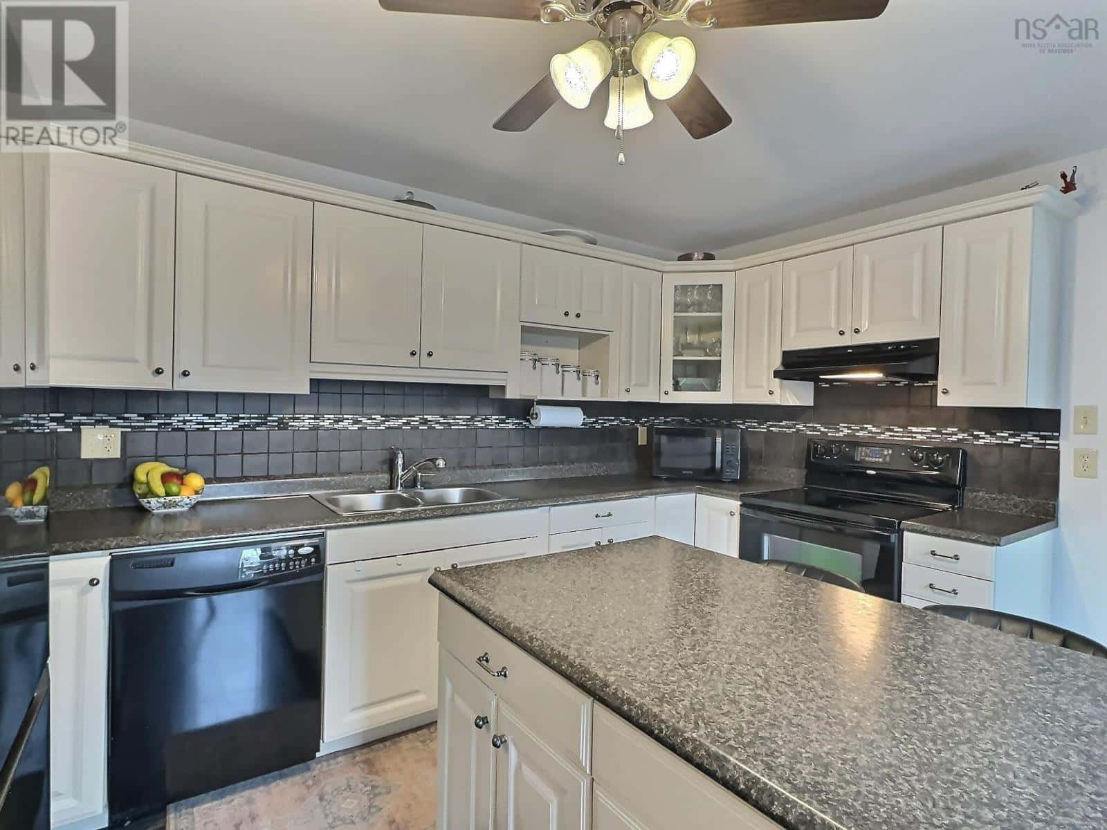 355 Queen Street — Truro, Nova Scotia - Photo 3 of 20